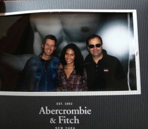 foto ricordo ufficiale davanti al flagship di New York